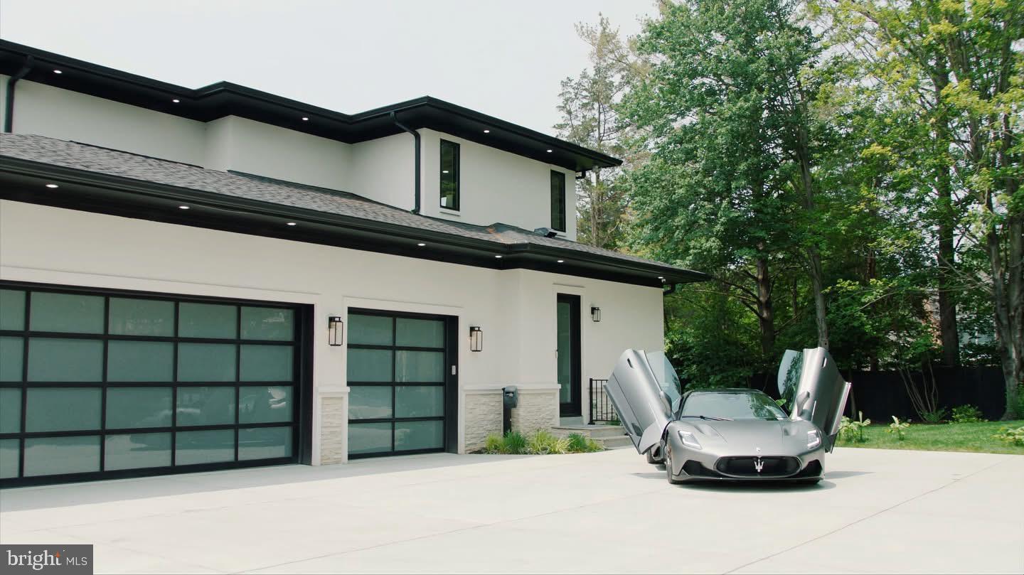 8100 Lewinsville Road McLean, VA 22102 - Photo 8 of 49 a front view of a house with a garden