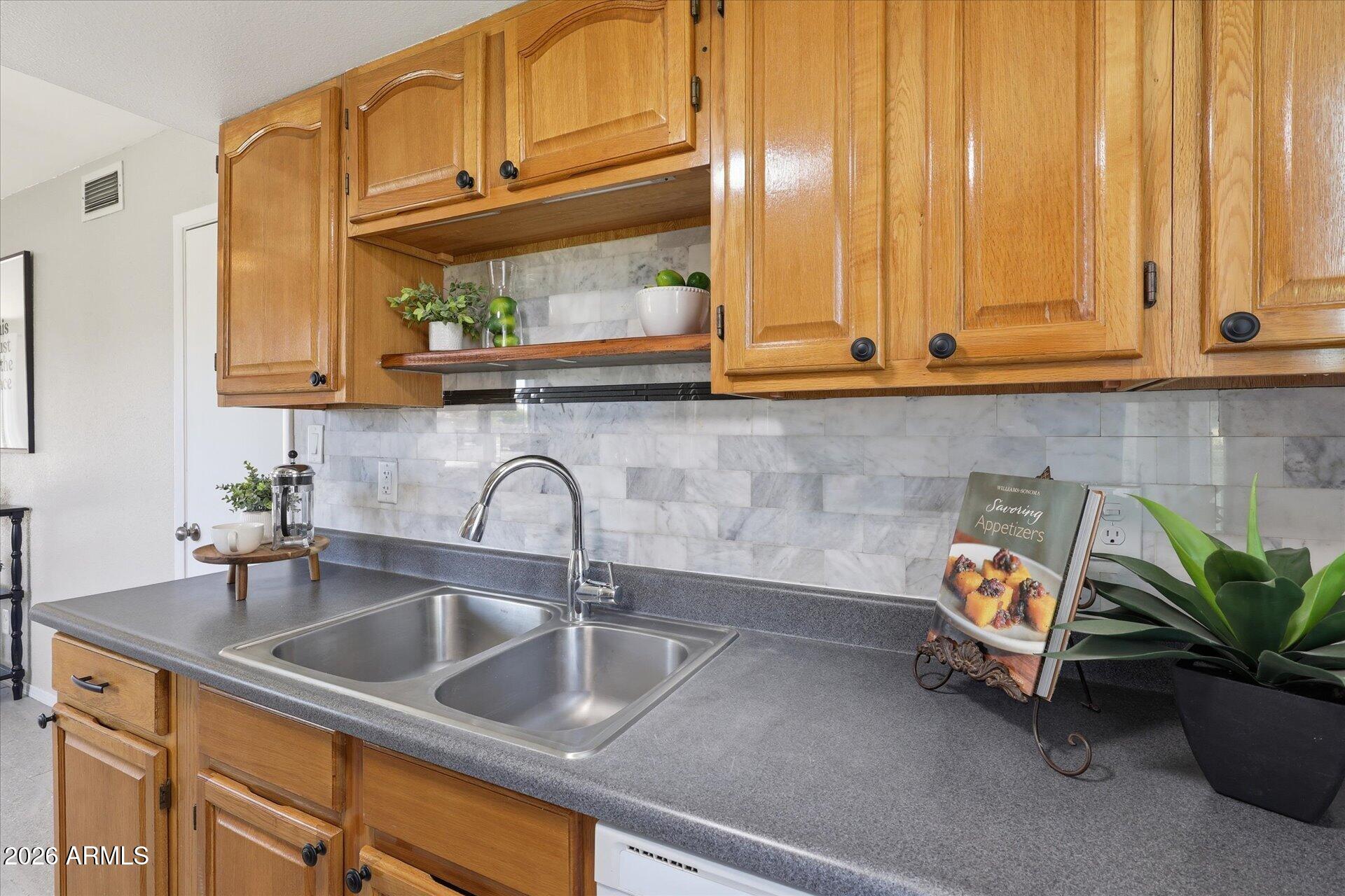1006 East Redfield Road Tempe, AZ 85283 - Photo 14 of 42