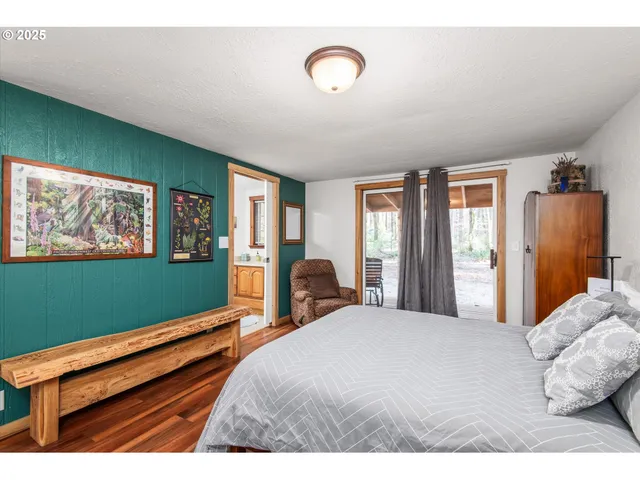 a view of a window in a room