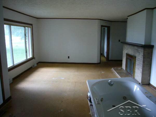 560 Sherman Road Saginaw, MI 48604 - Photo 4 of 7 20035222-3.JPG