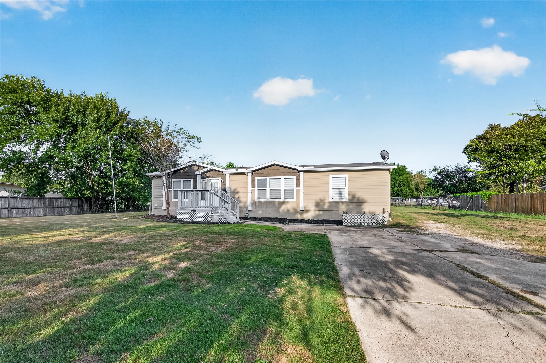 6023 Cheryl Lane Rosharon, TX 77583 - Photo 4 of 46 Gallery Image 4