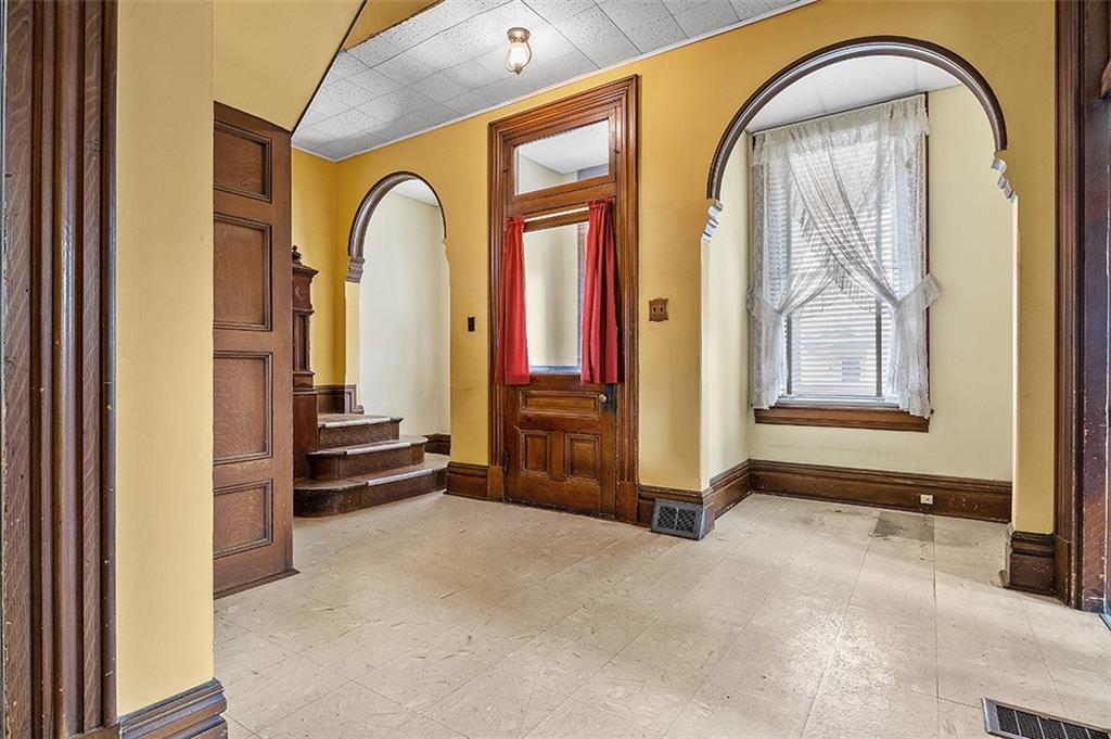 918 1st Street McKees Rocks, PA 15136 - Photo 4 of 20