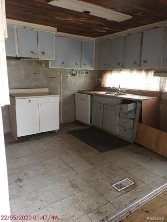 7345 Bealane Road Algonac, MI 48001 - Photo 2 of 16 kitchen