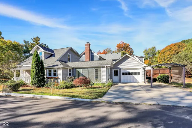 $565,000 | 500 West Sycamore Street, Zionsville, IN 46077