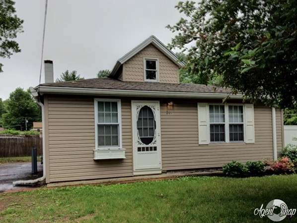 249 Parkerview Street Springfield, MA 01129 - Photo 3 of 29 Gallery Image 3