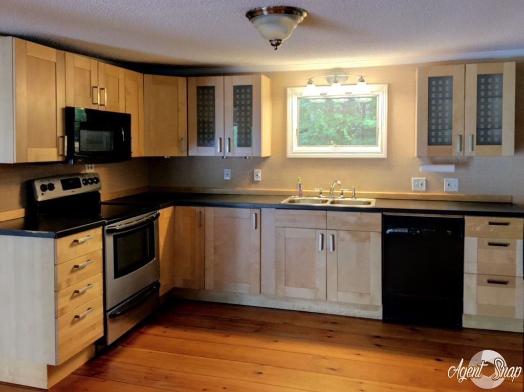 249 Parkerview Street Springfield, MA 01129 - Photo 6 of 29 Gallery Image 6