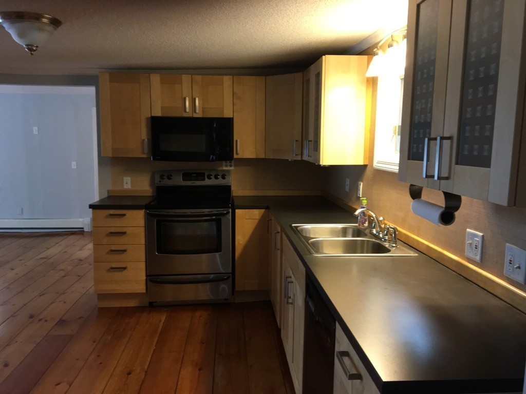 249 Parkerview Street Springfield, MA 01129 - Photo 8 of 29 Gallery Image 8