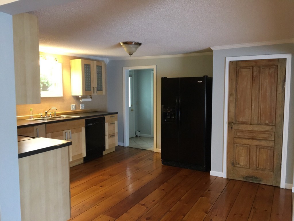 249 Parkerview Street Springfield, MA 01129 - Photo 9 of 29 Gallery Image 9