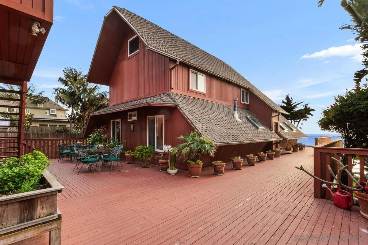 1366 Neptune Avenue Encinitas, CA 92024 - Photo 29 of 48 a view of a house with a patio