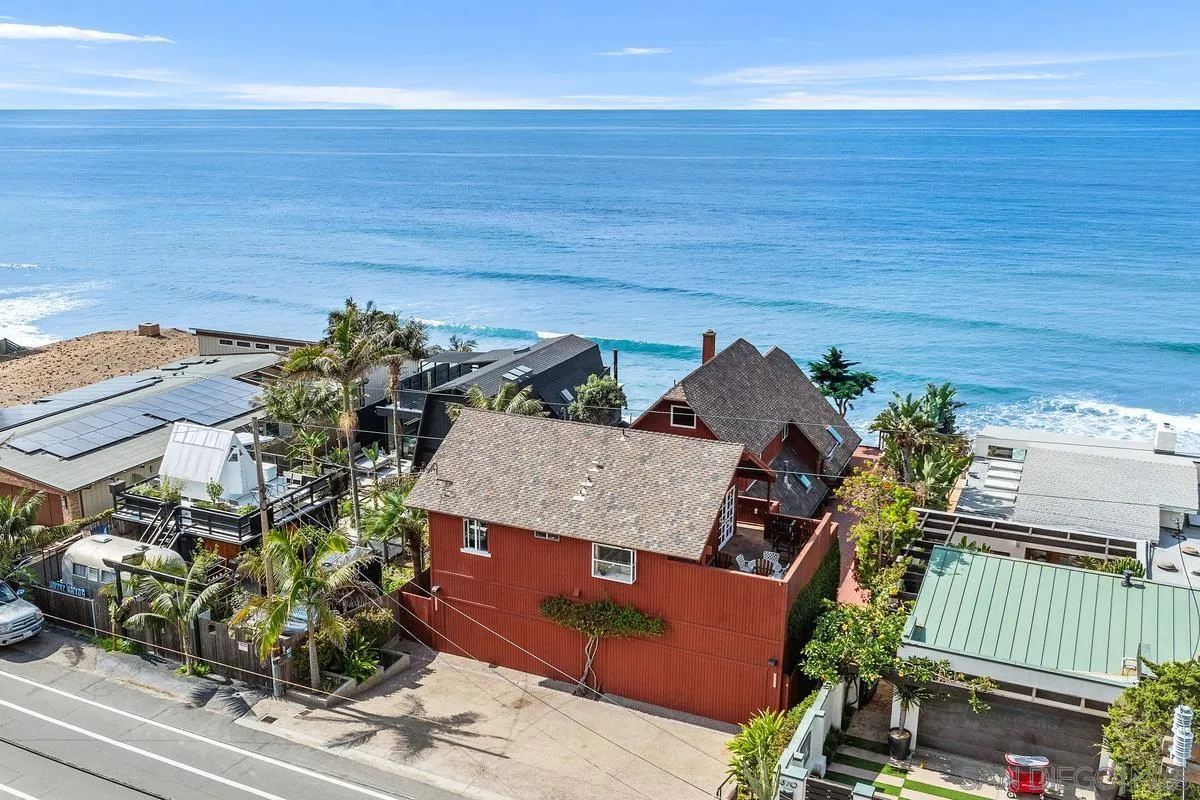 1366 Neptune Avenue Encinitas, CA 92024 - Photo 39 of 48 a view of an outdoor space
