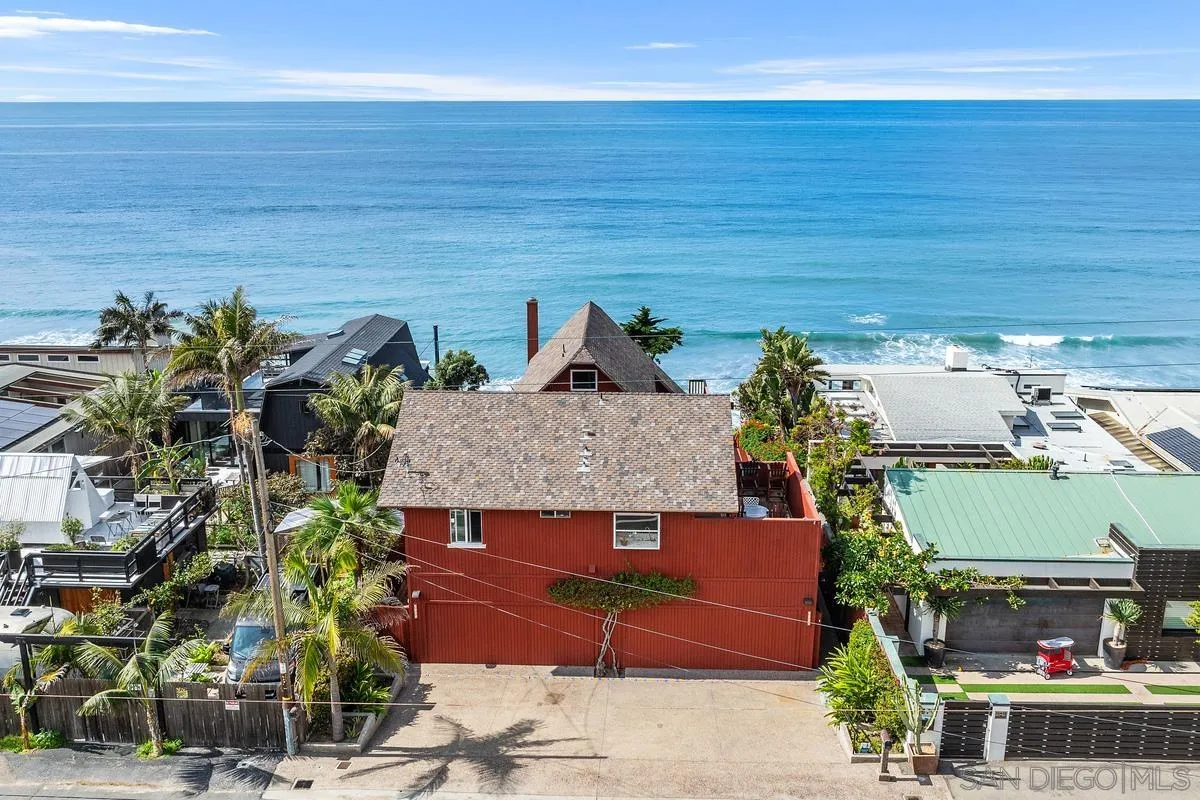 1366 Neptune Avenue Encinitas, CA 92024 - Photo 40 of 48 a view of a terrace with sitting area