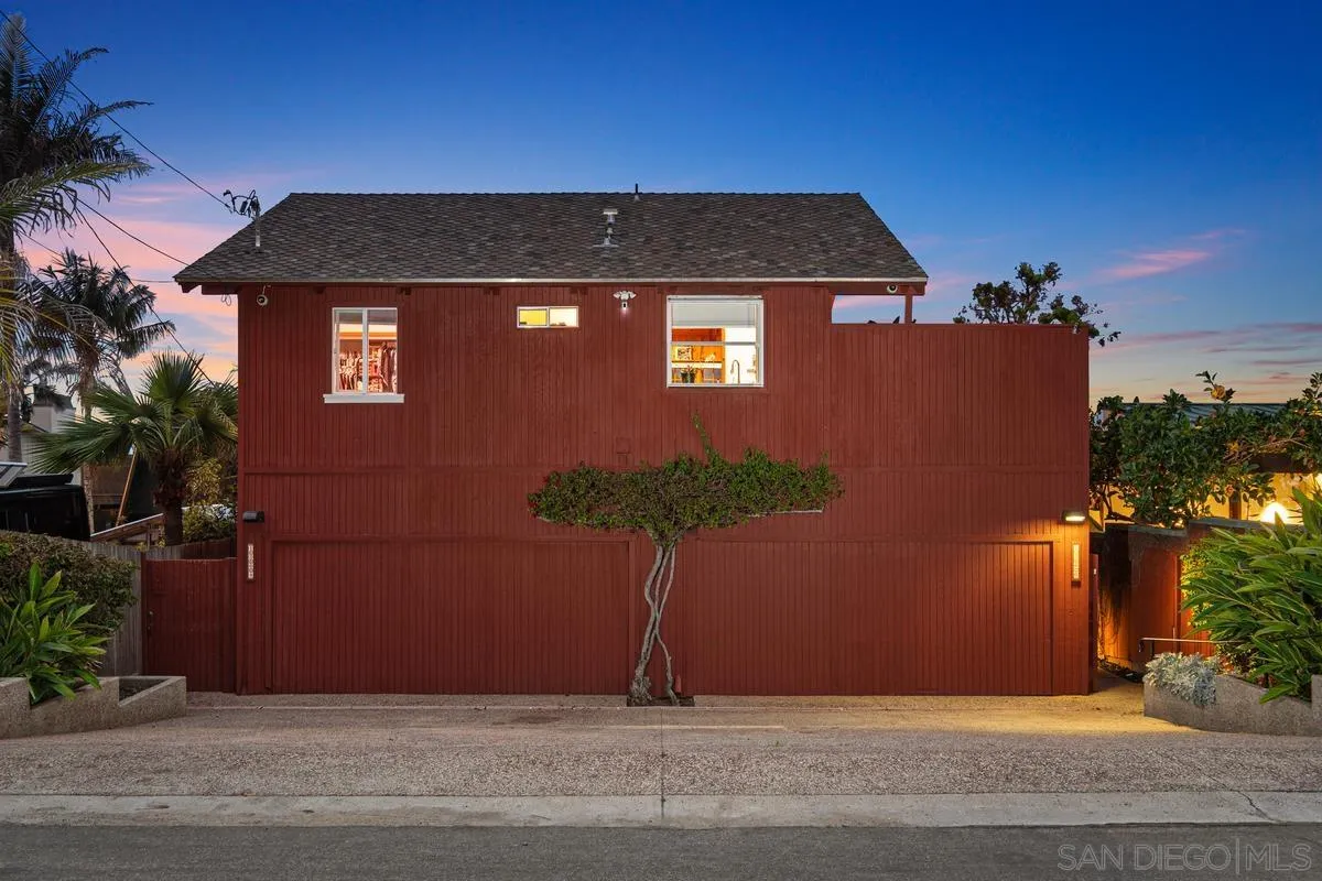 1366 Neptune Avenue Encinitas, CA 92024 - Photo 4 of 48 a front view of a house