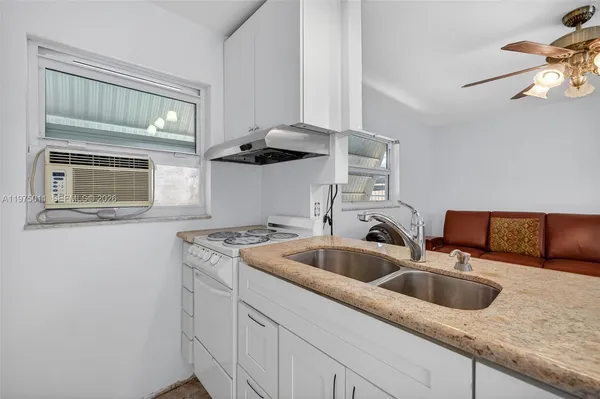 $550,000 | 2543 Liberty Street, Hollywood, FL 33020
