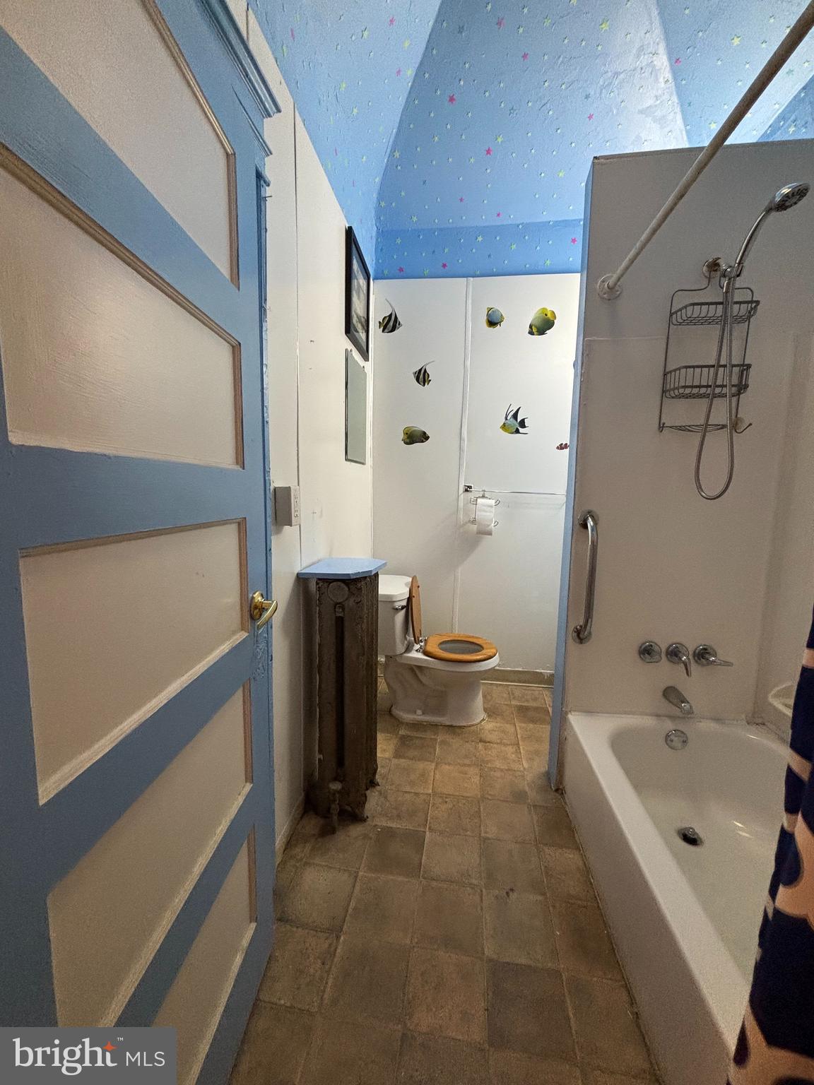 3017 North 26th Street Philadelphia, PA 19132 - Photo 11 of 26 a bathroom with a bathtub sink and toilet