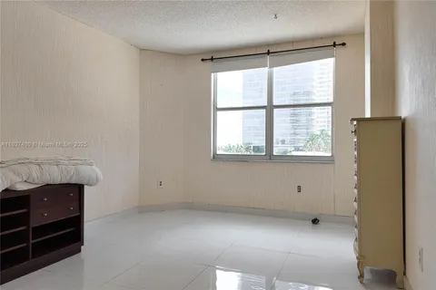 $550,000 | 1950 South Ocean Drive, Unit 3G, Hallandale Beach, FL 33009