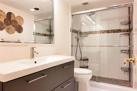 $550,000 | 1950 South Ocean Drive, Unit 3G, Hallandale Beach, FL 33009