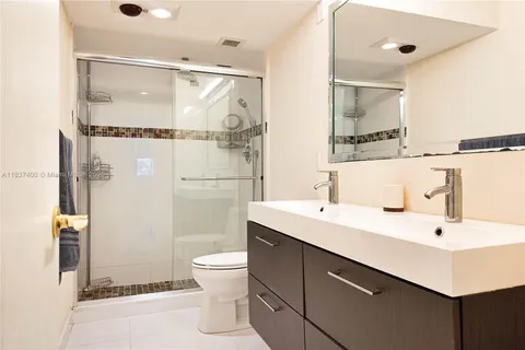 $550,000 | 1950 South Ocean Drive, Unit 3G, Hallandale Beach, FL 33009