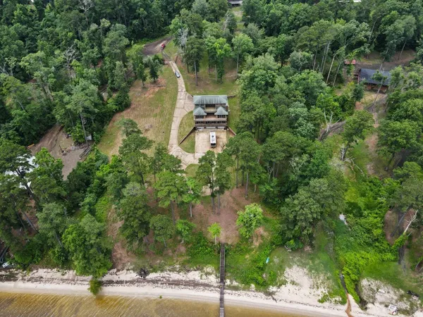 $775,000 | 255 Laguna Point Drive, Hemphill, TX 75948