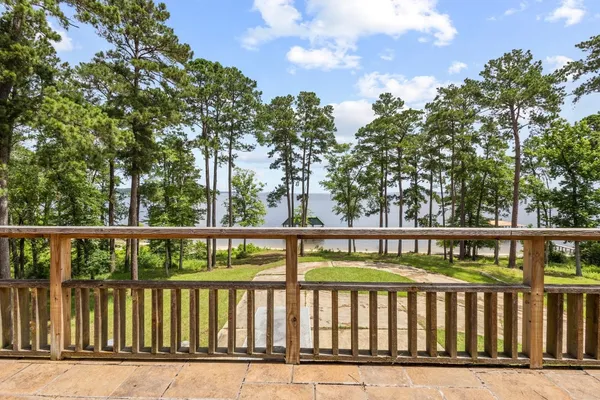 $775,000 | 255 Laguna Point Drive, Hemphill, TX 75948