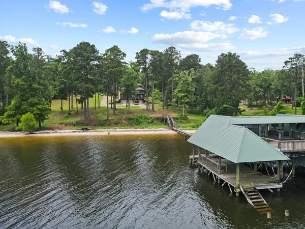 $950,000 | 255 Laguna Point Drive, Hemphill, TX 75948