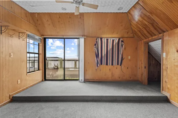 $950,000 | 255 Laguna Point Drive, Hemphill, TX 75948