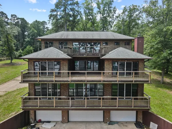 $775,000 | 255 Laguna Point Drive, Hemphill, TX 75948