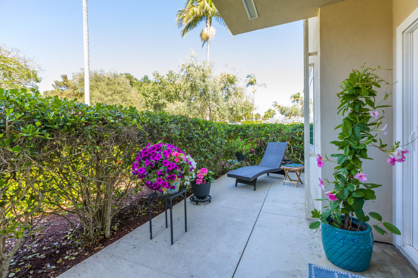 2645 State Street, Unit 2 Santa Barbara, CA 93105 - Photo 20 of 36 Front Patio