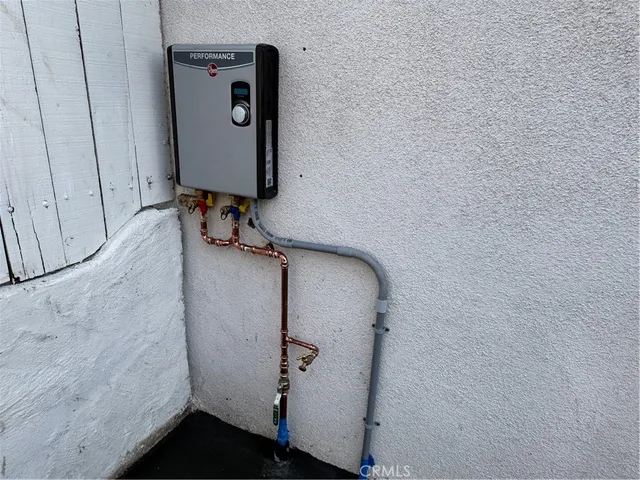 $1,600 | 857 West Edgehill Road, Unit 2, San Bernardino, CA 92405