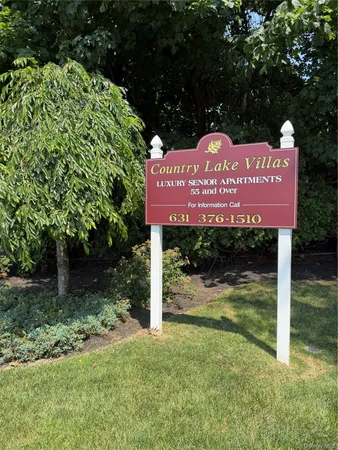 $2,075 | 1000 Country Lake Court, West Babylon, NY 11704