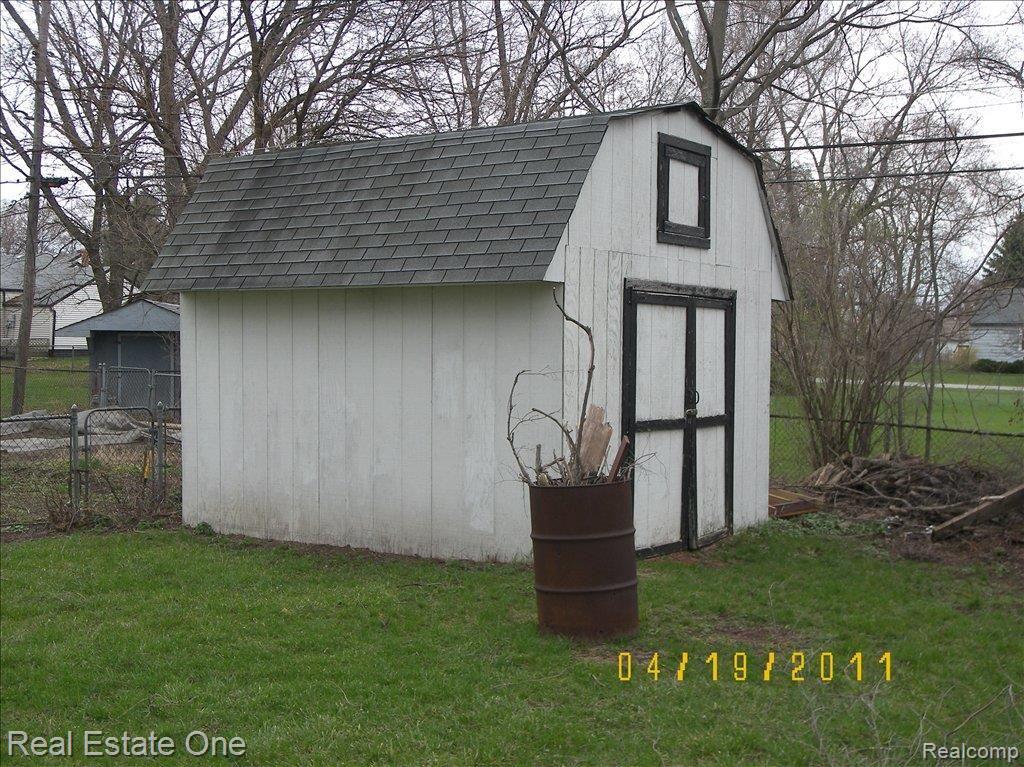 47090 Greenview Road Utica, MI 48317 - Photo 15 of 17 Shed