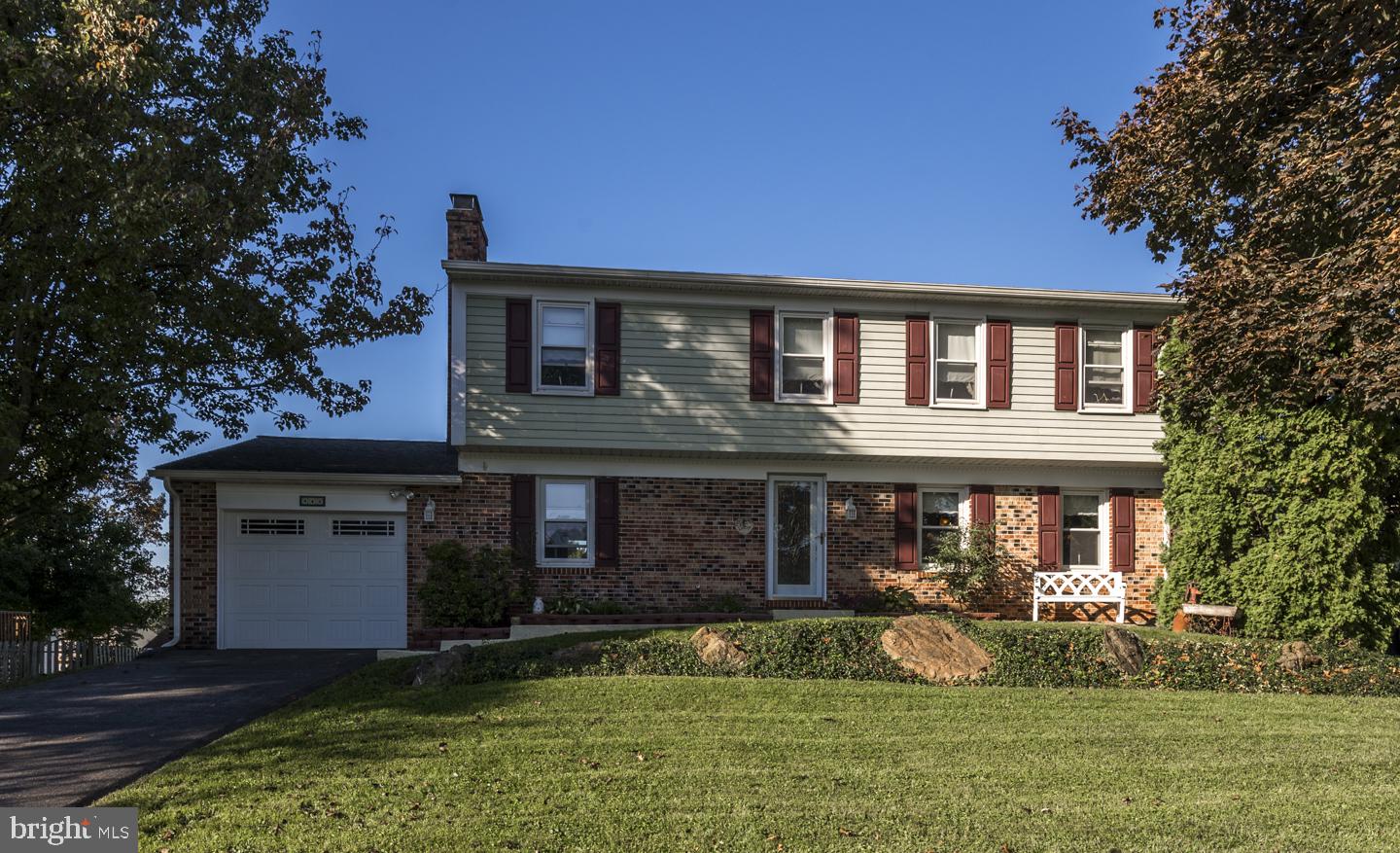 442 Amesbury Road Lancaster, PA 17601 - Photo 1 of 24 Front