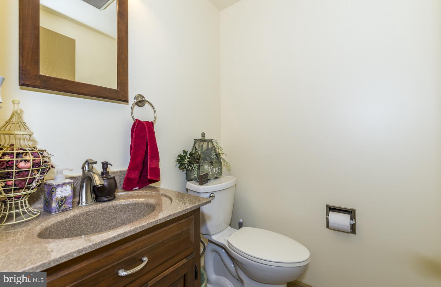442 Amesbury Road Lancaster, PA 17601 - Photo 16 of 24 Powder Room