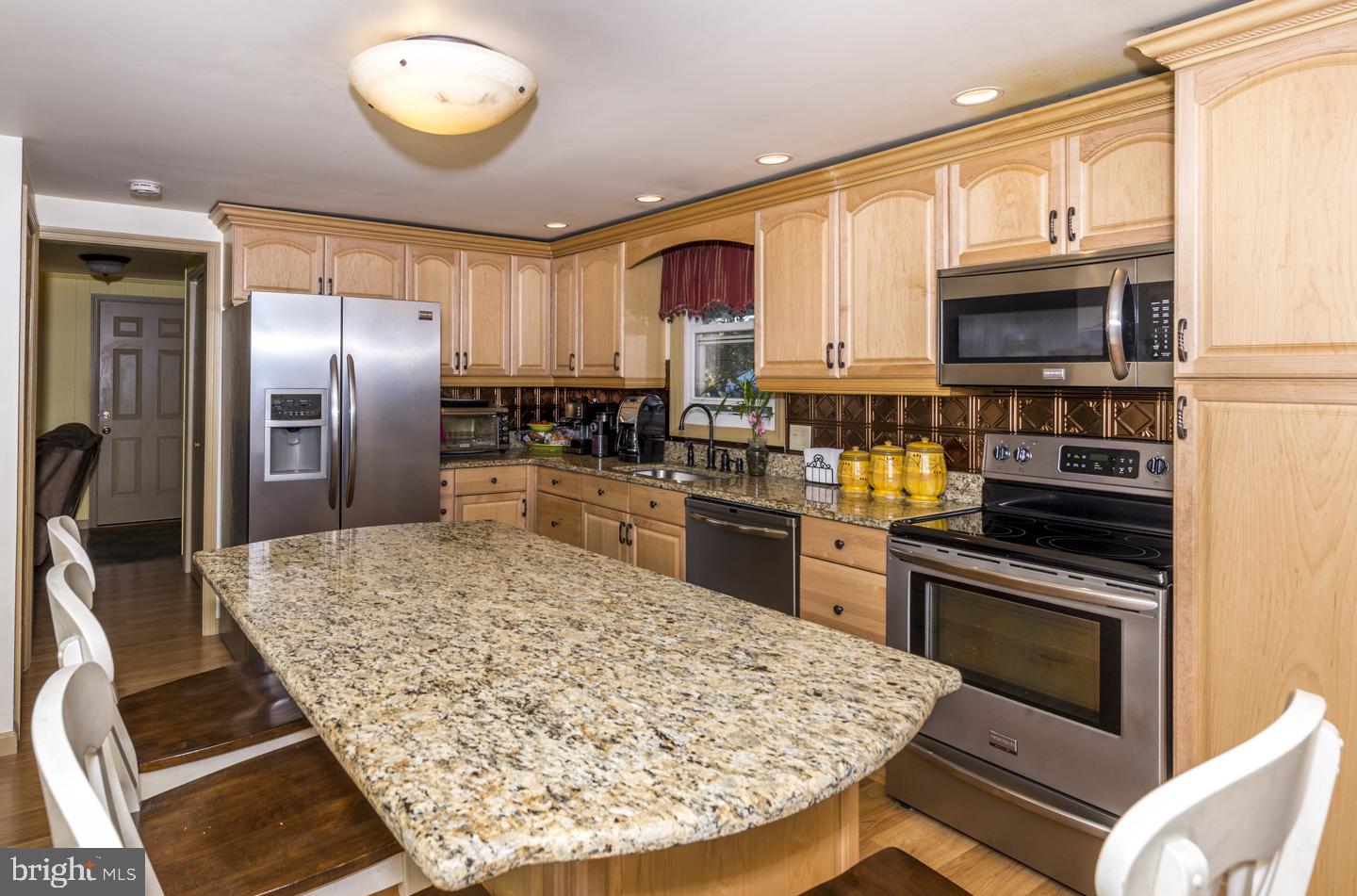 442 Amesbury Road Lancaster, PA 17601 - Photo 9 of 24 Kitchen V3