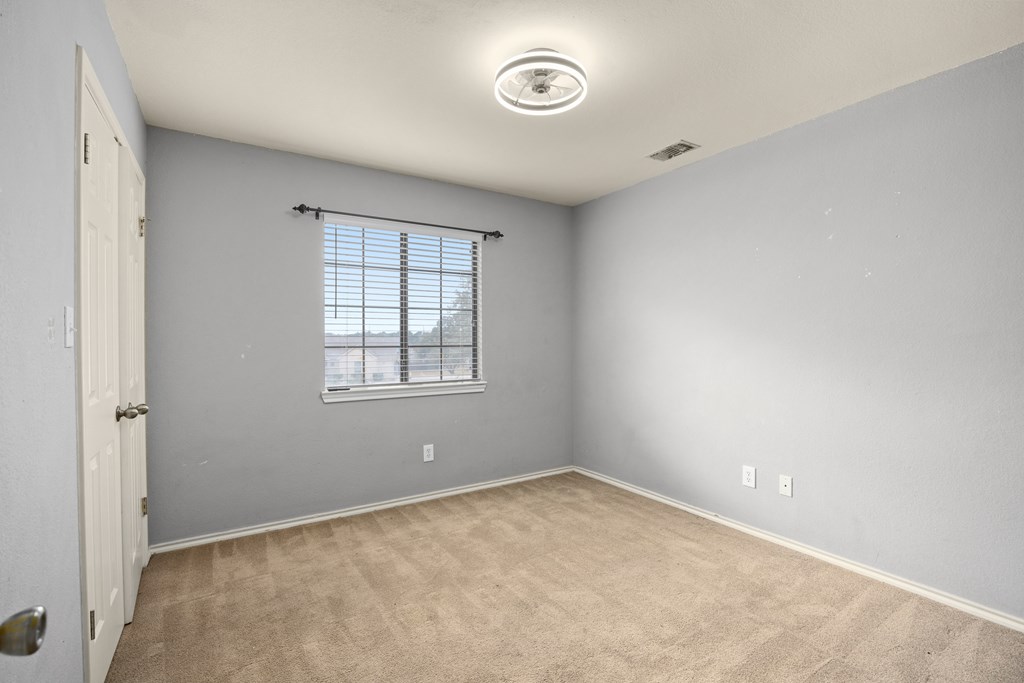 160 Rhum Road Kerrville, TX 78028 - Photo 25 of 42 an empty room with a window