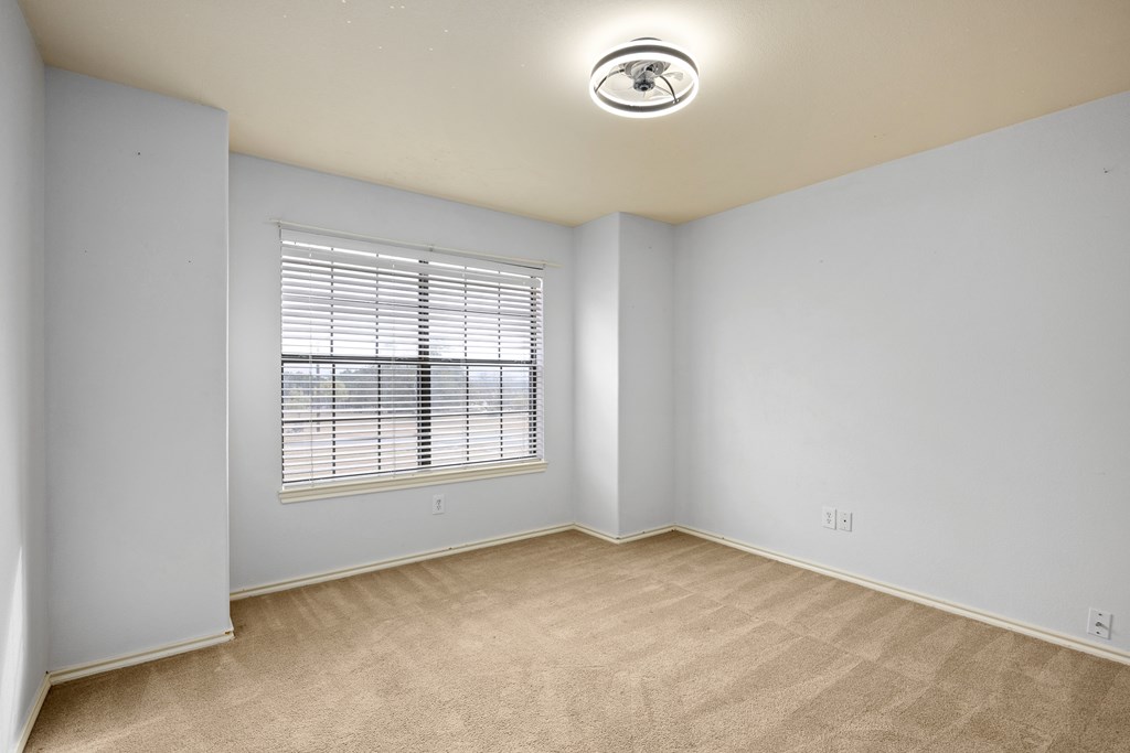 160 Rhum Road Kerrville, TX 78028 - Photo 27 of 42 an empty room with a window