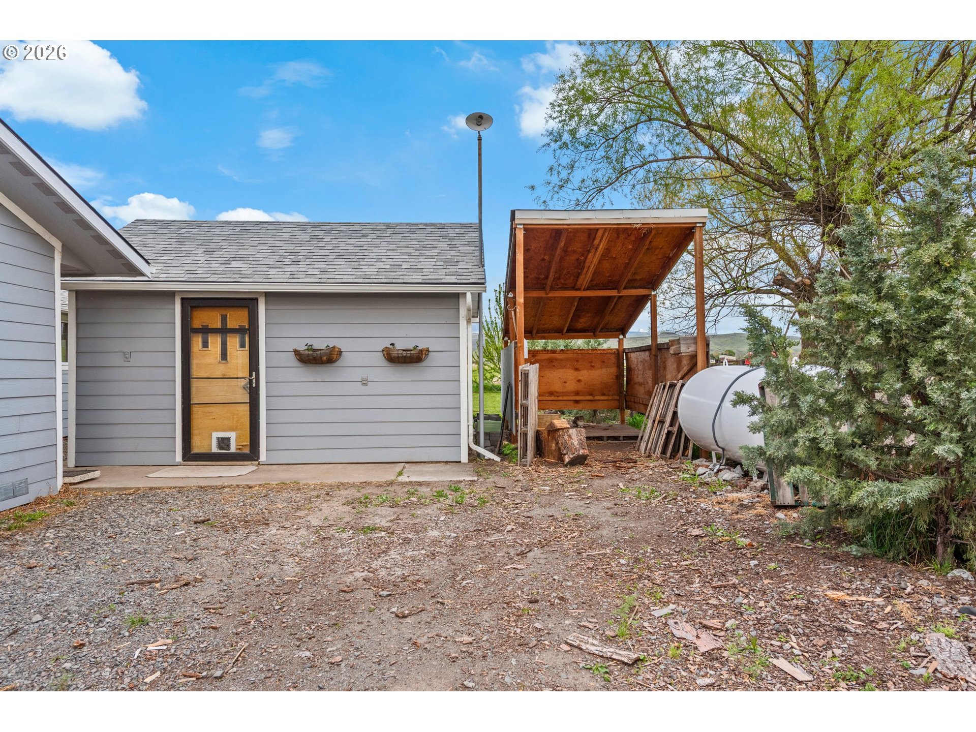 58015 Godley Road Union, OR 97883 - Photo 41 of 44 a backyard of a house with table and chairs