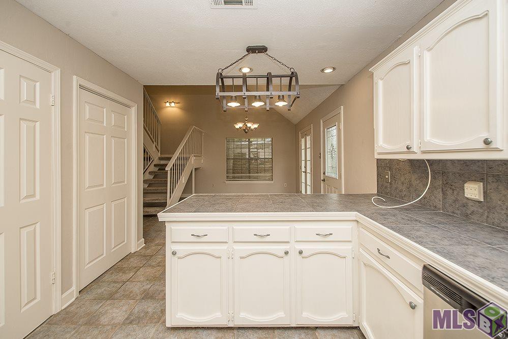 2022 Michel Delving Road Baton Rouge, LA 70810 - Photo 15 of 38