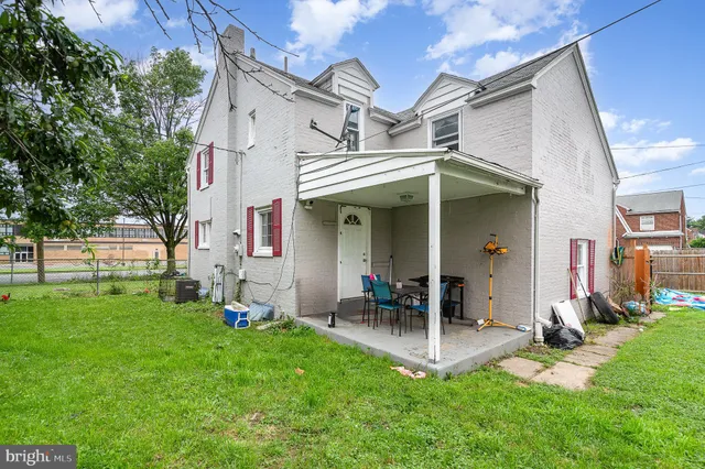 a view of a chair and table in backyard of the house