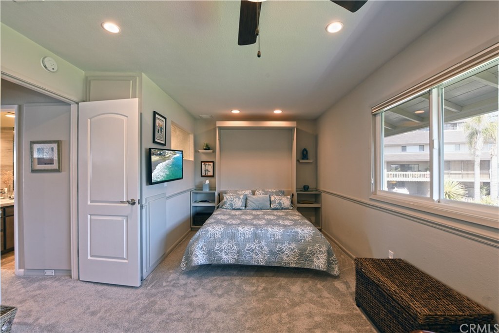 106 Blue Lagoon Laguna Beach, CA 92651 - Photo 21 of 46 a very nice looking room with a large window