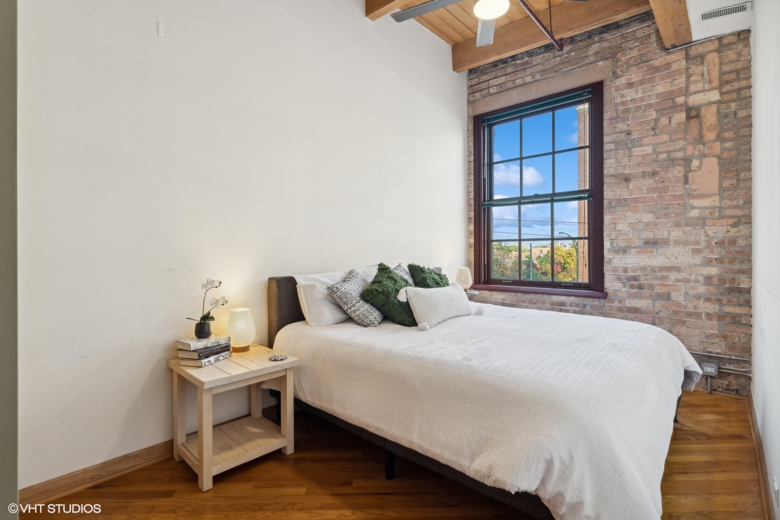 1733 West Irving Park Road, Unit 320 Chicago, IL 60613 - Photo 13 of 16 Gallery Image 13