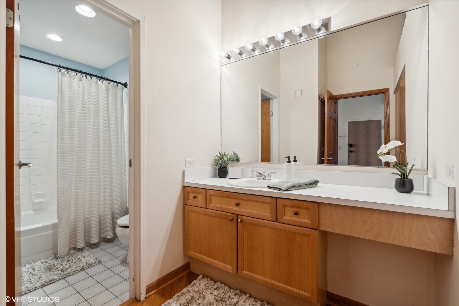 1733 West Irving Park Road, Unit 320 Chicago, IL 60613 - Photo 15 of 16 Gallery Image 15