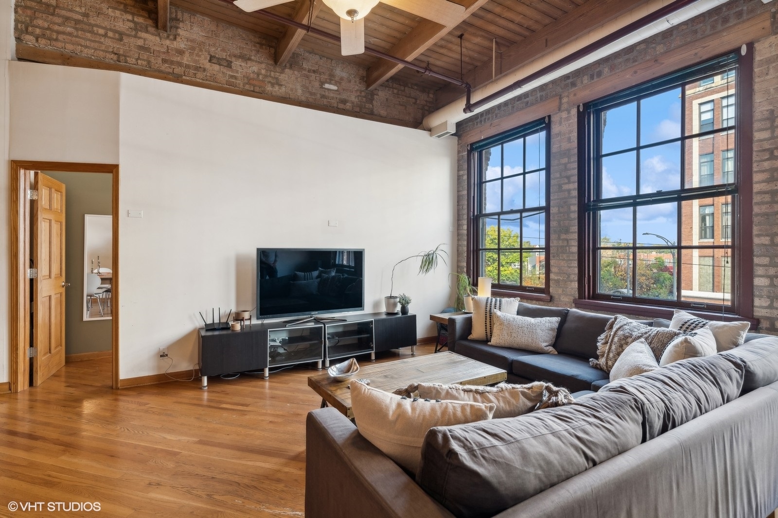 1733 West Irving Park Road, Unit 320 Chicago, IL 60613 - Photo 4 of 16 Gallery Image 4