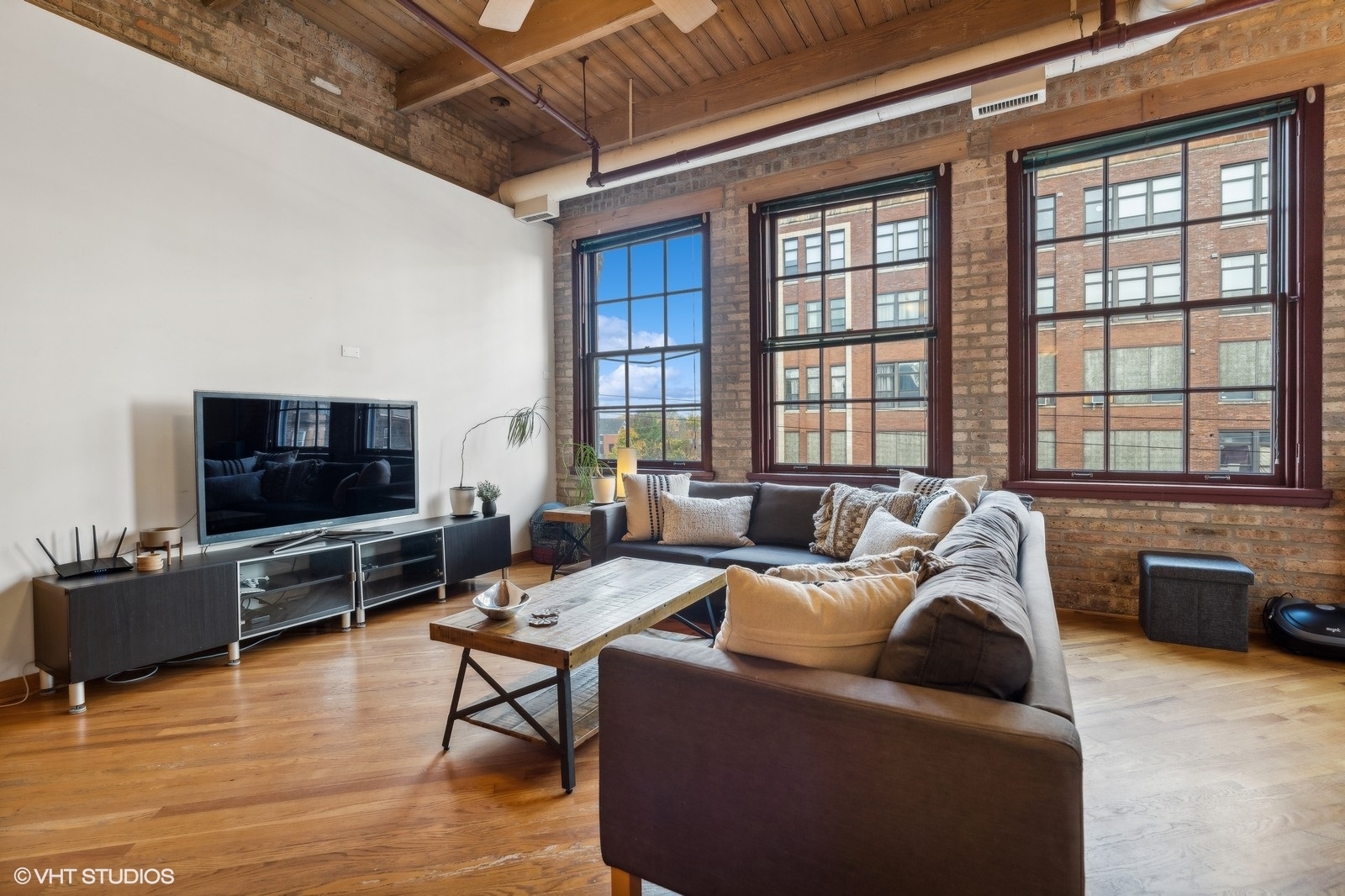 1733 West Irving Park Road, Unit 320 Chicago, IL 60613 - Photo 5 of 16 Gallery Image 5