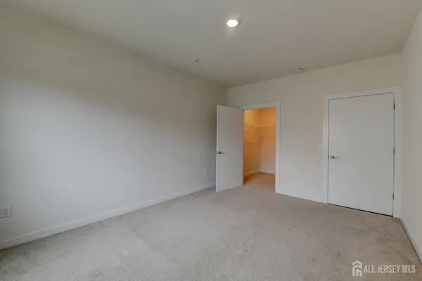 $3,500 | 722 Lorhan Drive, Piscataway, NJ 08854