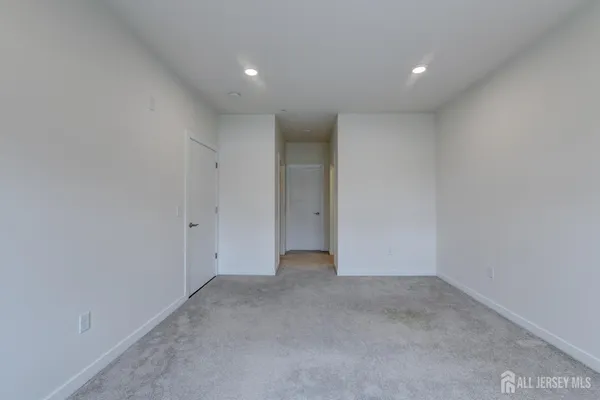 $3,500 | 722 Lorhan Drive, Piscataway, NJ 08854