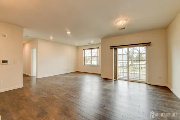 $3,500 | 722 Lorhan Drive, Piscataway, NJ 08854