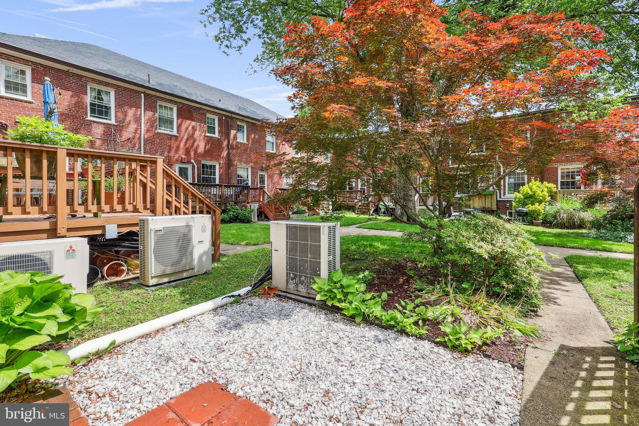 2600 16th Street South, Unit 711 Arlington, VA 22204 - Photo 16 of 27 a view of a house with backyard and sitting area