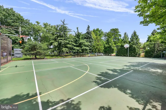 a view of a tennis court