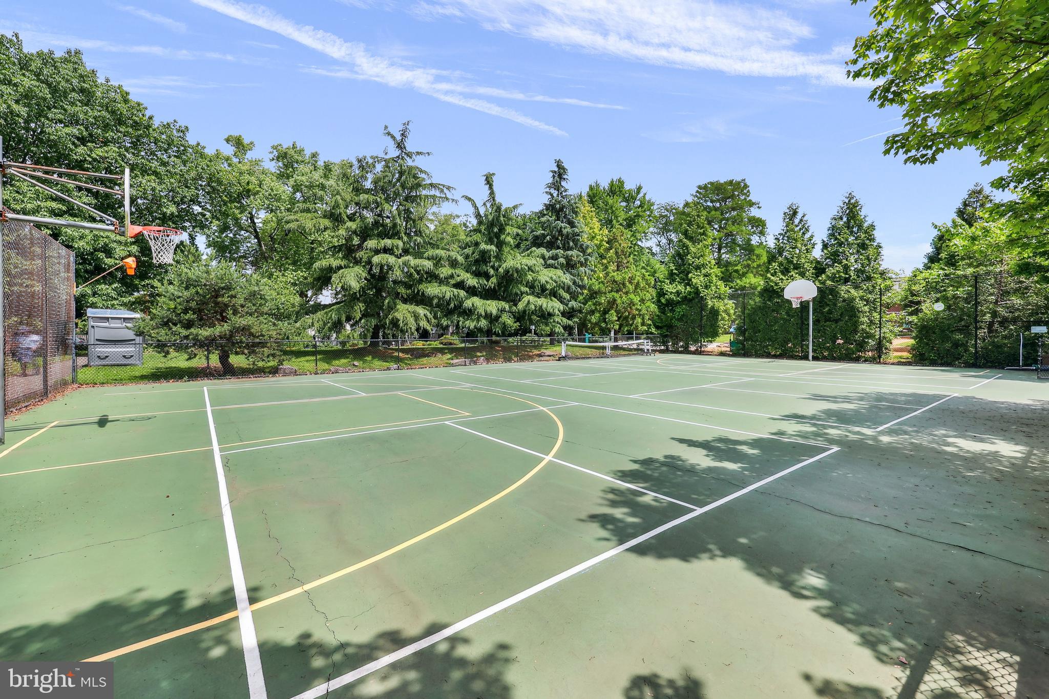2600 16th Street South, Unit 711 Arlington, VA 22204 - Photo 19 of 27 a view of a tennis court