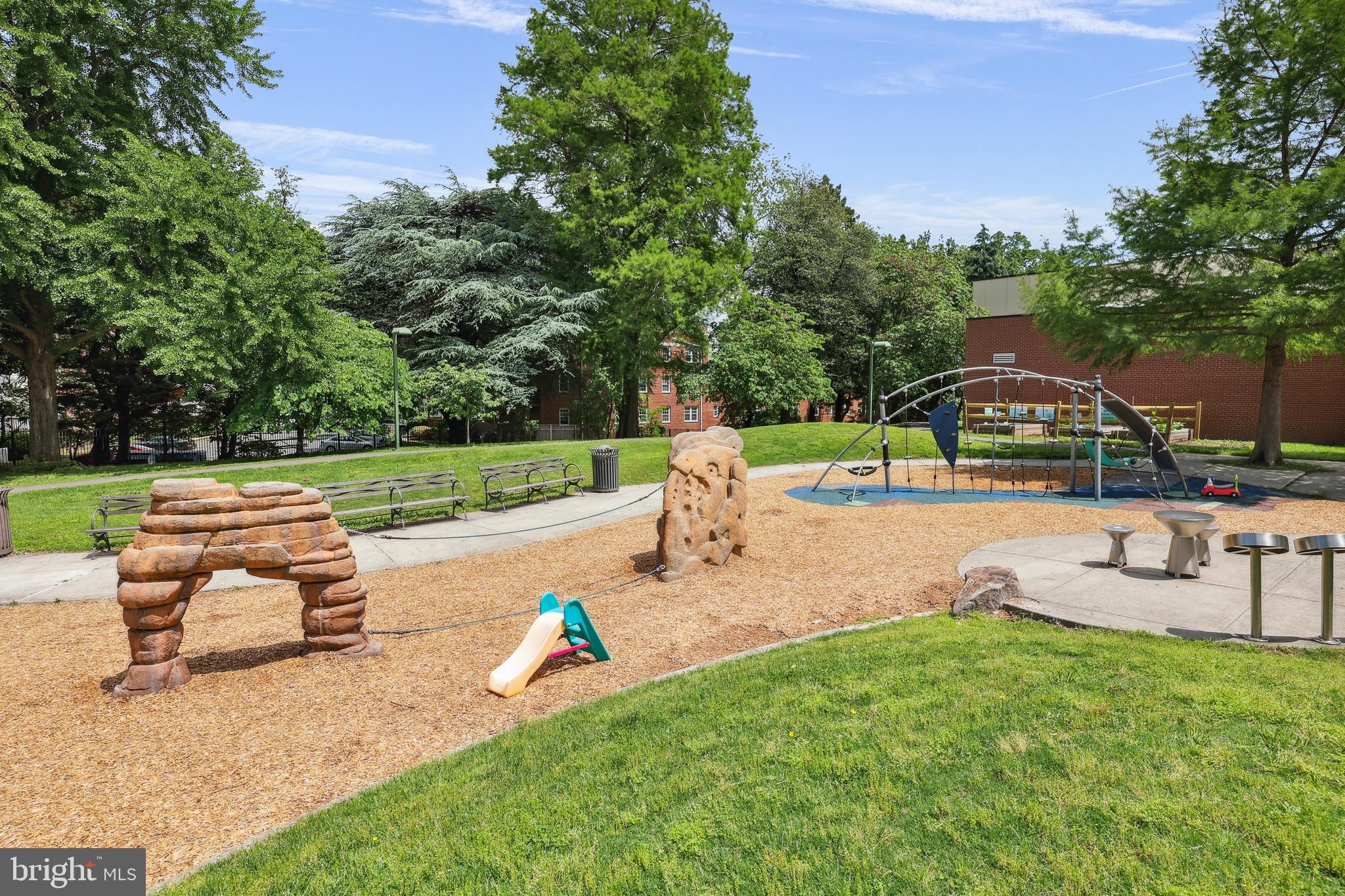 2600 16th Street South, Unit 711 Arlington, VA 22204 - Photo 21 of 27 an outdoor sitting area with a garden and barbeque oven